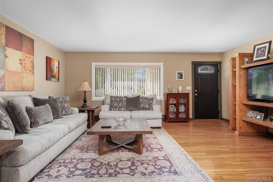 Photo of 44 Juniper Avenue