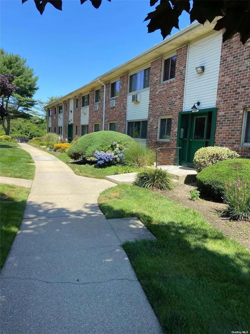 Photo of Unit 2B at 2417 Union Boulevard