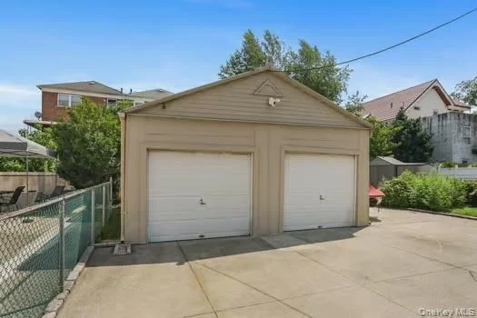 Photo of 210 Buttrick Avenue