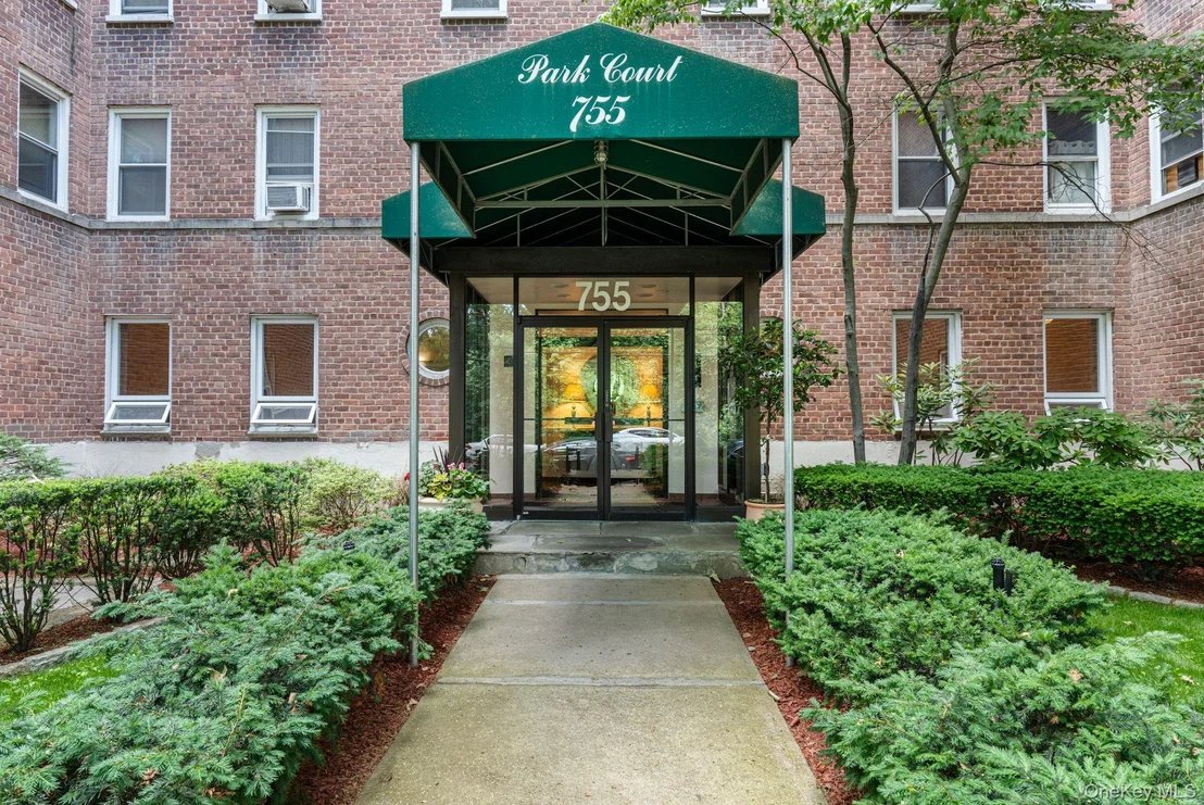 Photo of Unit 4B at 755 Bronx River Rd
