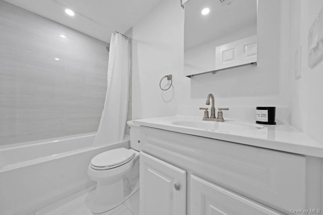 Photo of 72 Oak Avenue