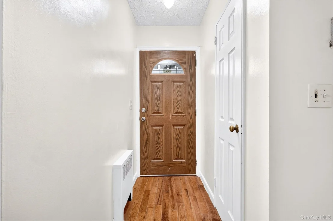Photo of 3885 Paulding Avenue
