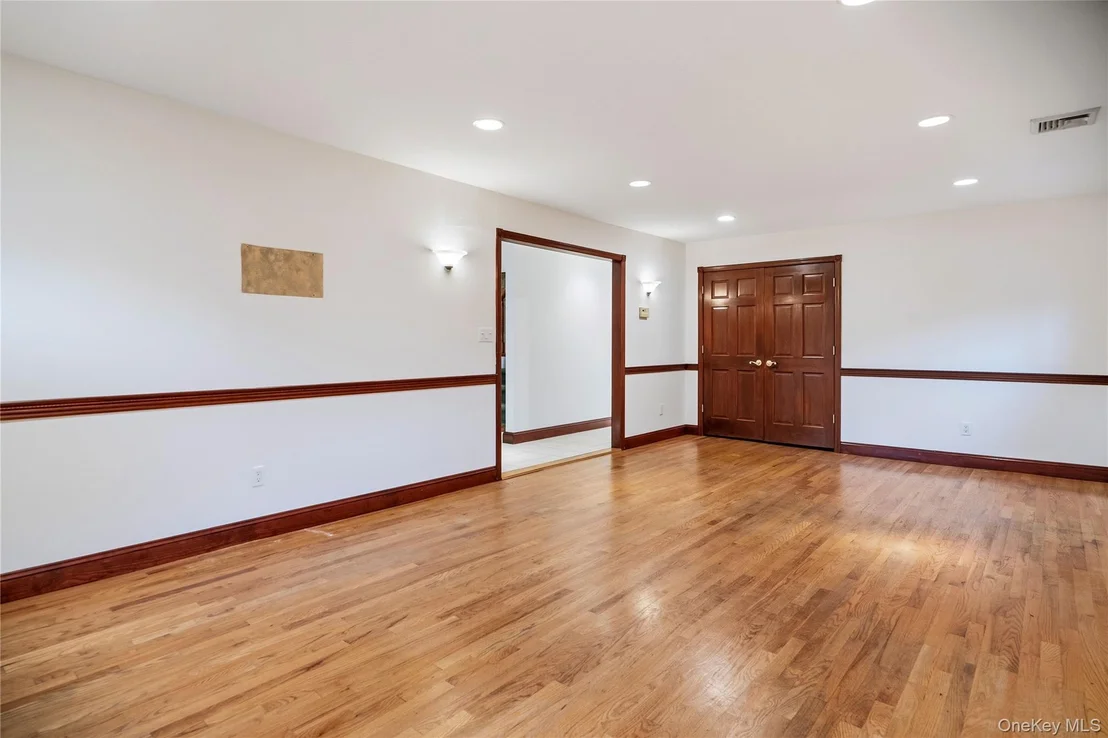 Photo of 565 Mohawk Road