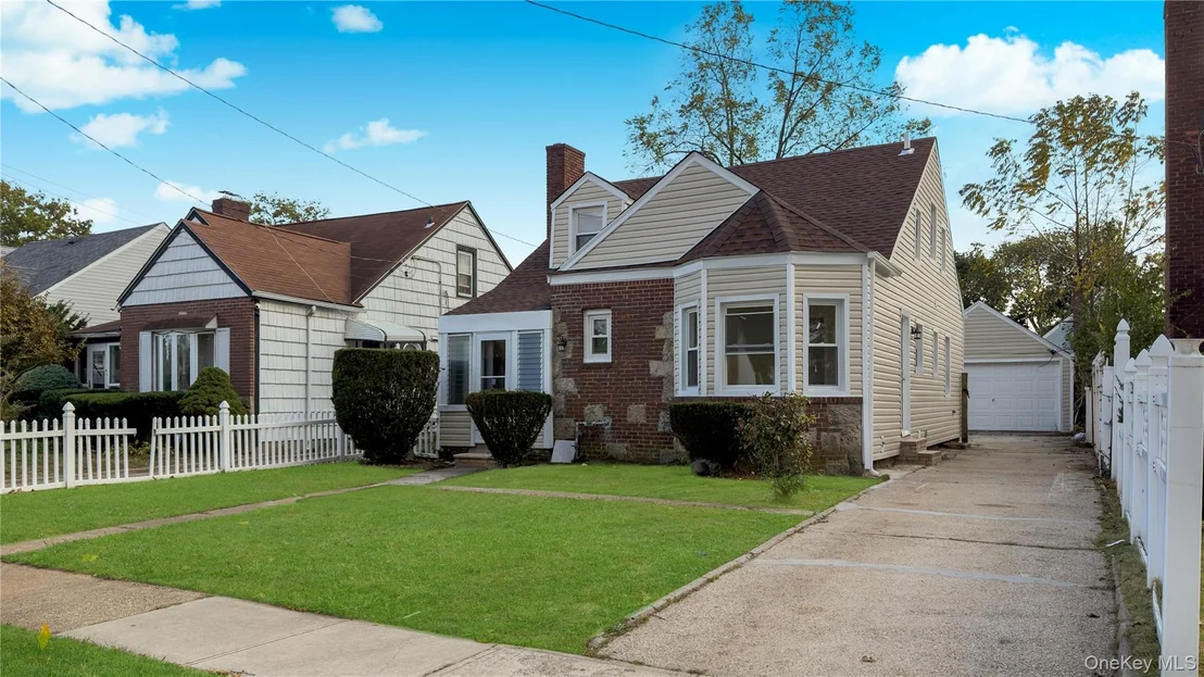 Photo of 138 Windsor Parkway