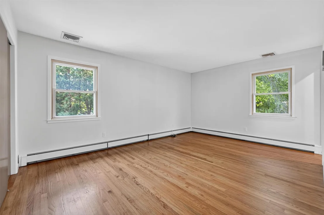 Photo of 21 Sunnycrest Road