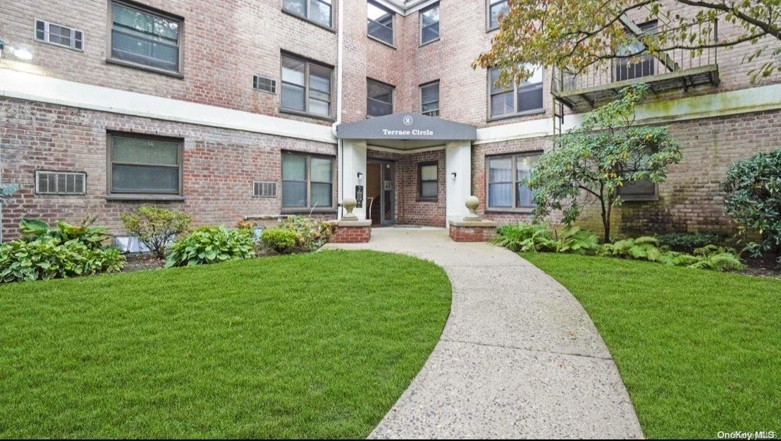 Photo of Unit 1H at 2 Terrace Circle