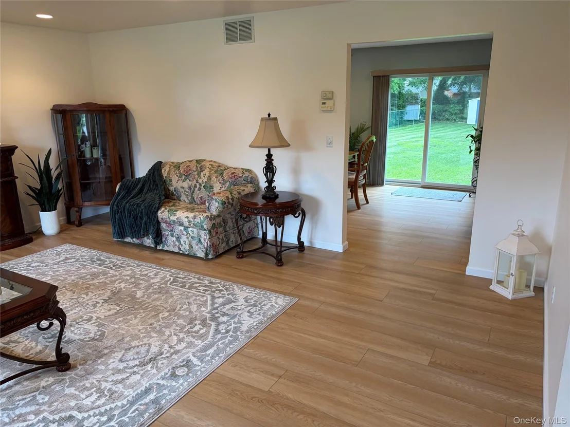 Photo of 240 Lisa Drive