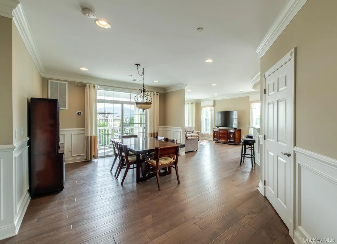 Photo of 734 Regency Drive