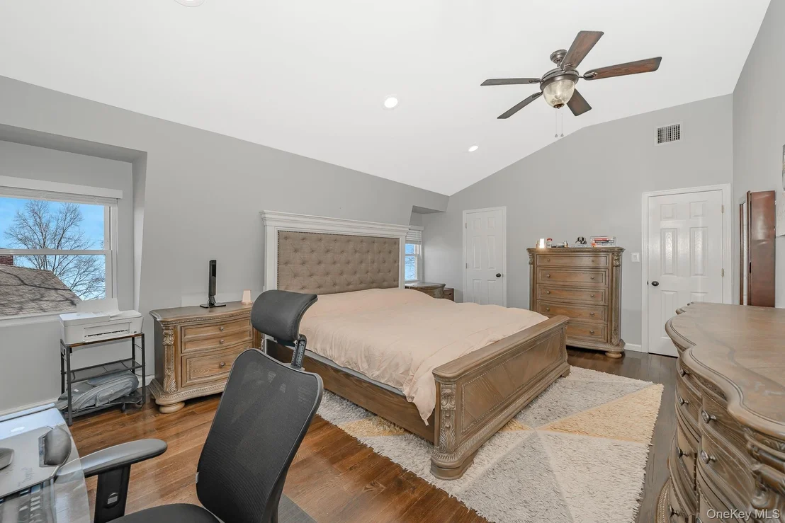 Photo of 2431 Riverside Drive