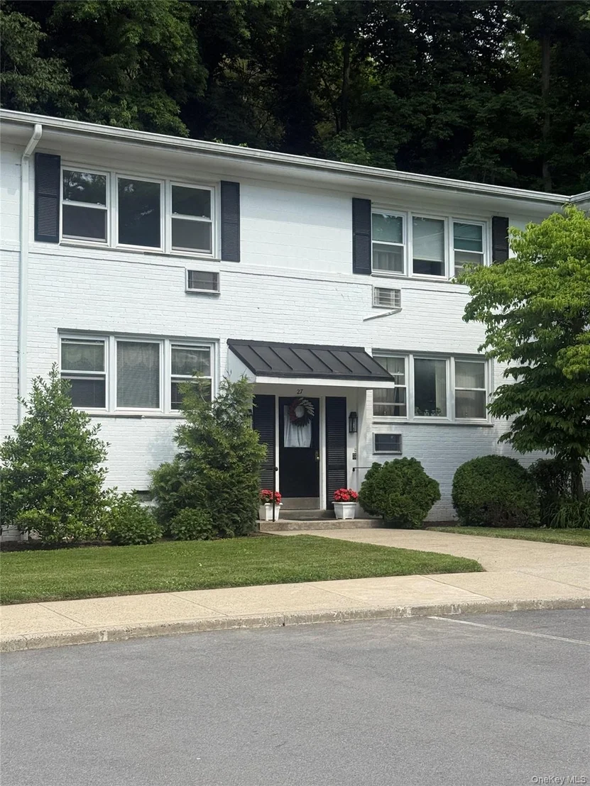 Photo of Unit D at 27 Avon Circle