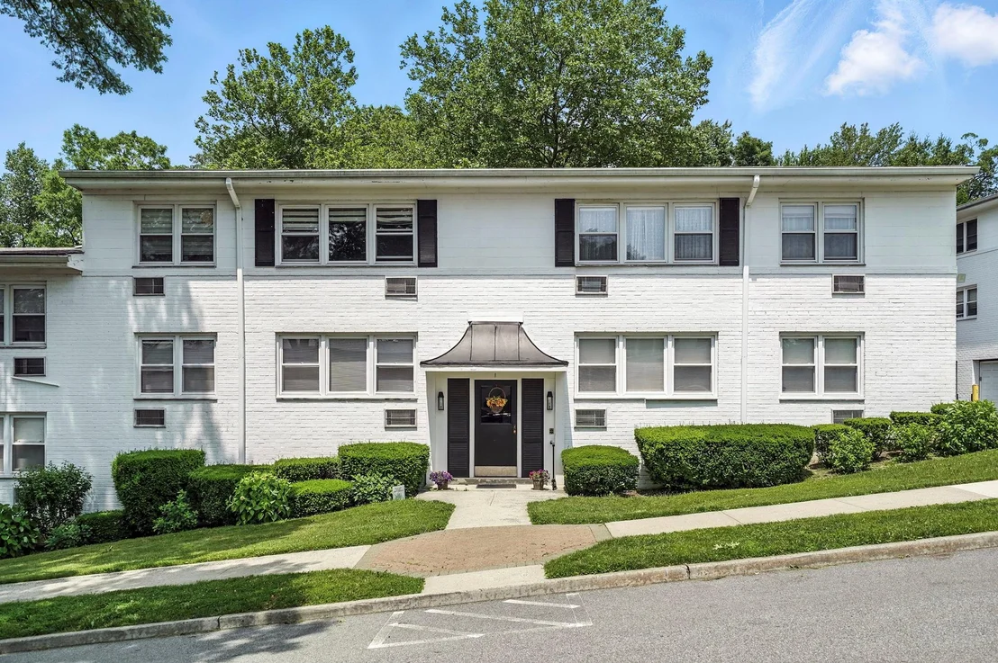Photo of Unit D at 1 Avon Circle
