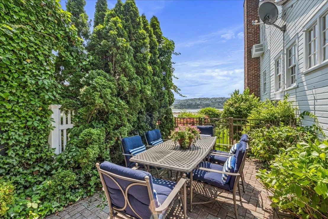 Photo of 50 Shore Road