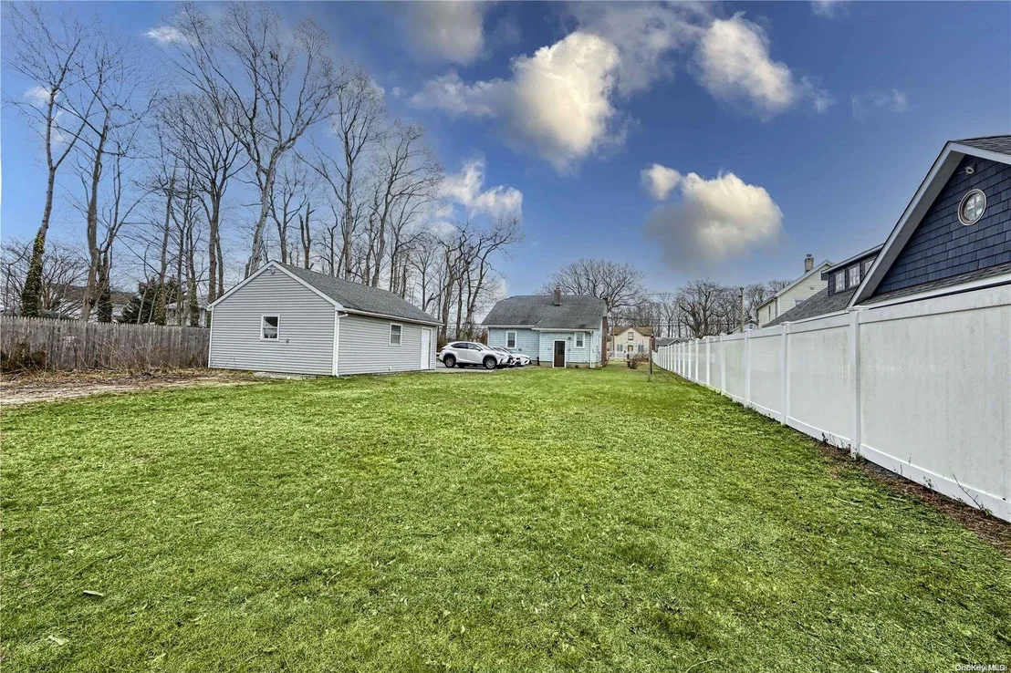 Photo of 44 Carleton Avenue