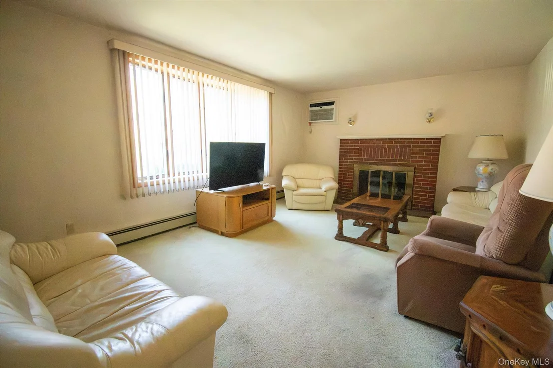 Photo of 2415 Gale Avenue