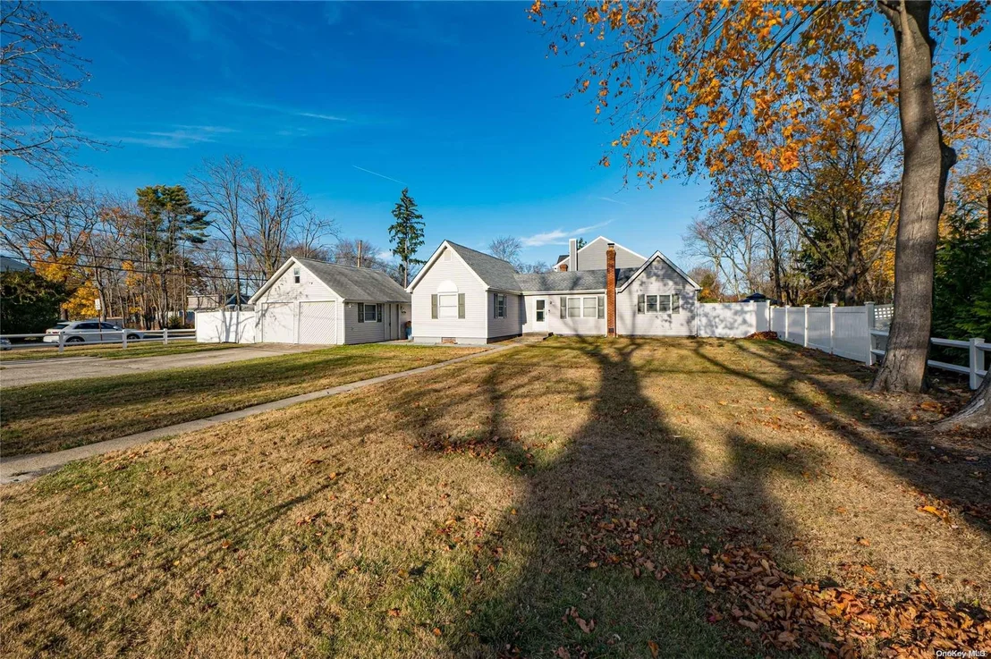 Photo of 79 Hallock Avenue