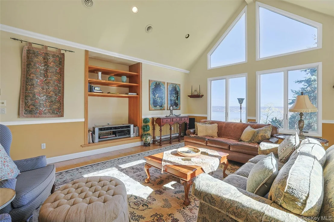 Photo of 235 S Boulevard