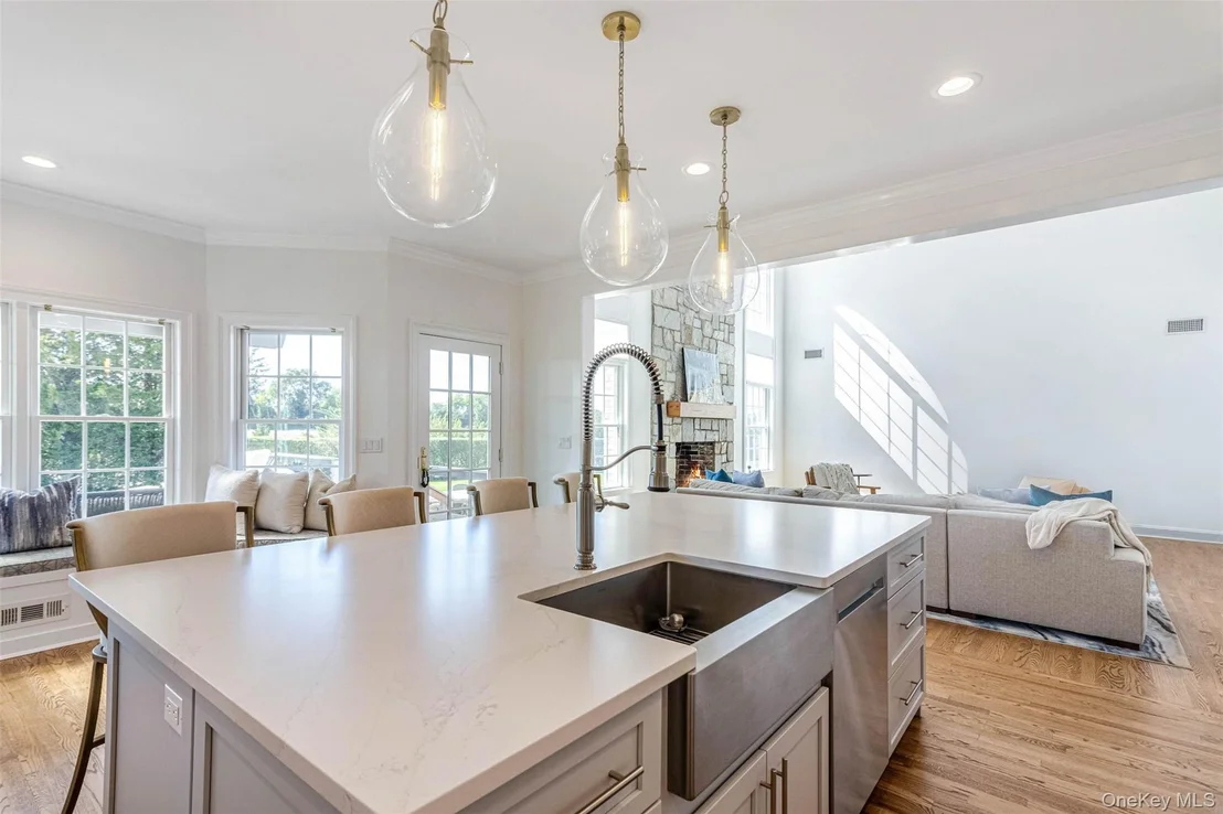 Photo of 350 Laurel Way