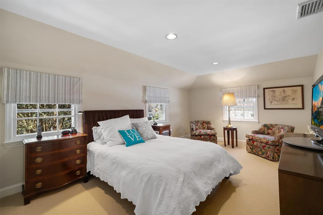 Photo of 33 Cushman Road