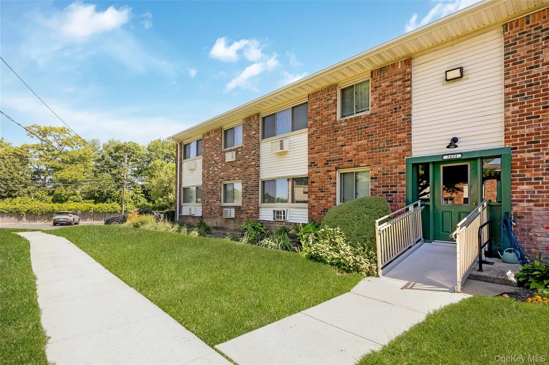 Photo of Unit 2BUPPER at 2433 union Boulevard