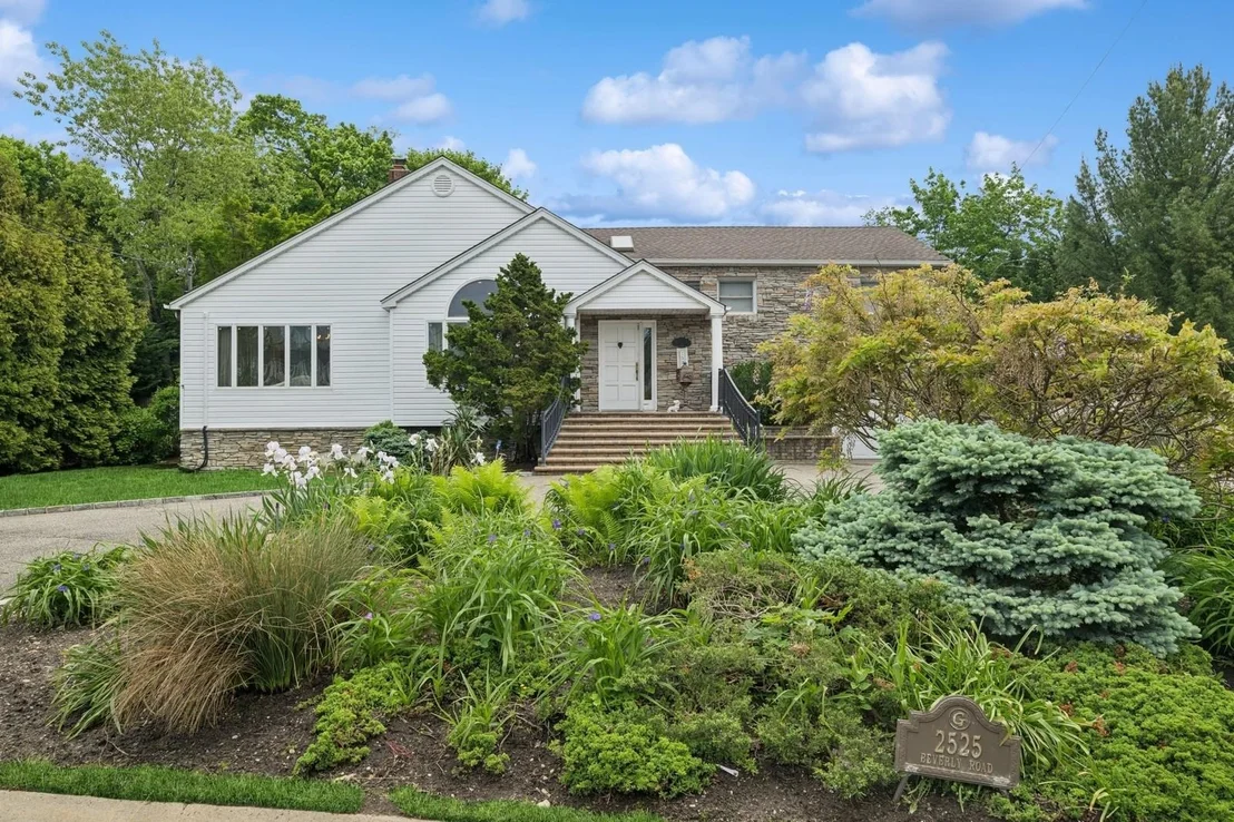 Photo of 2525 Beverly Road