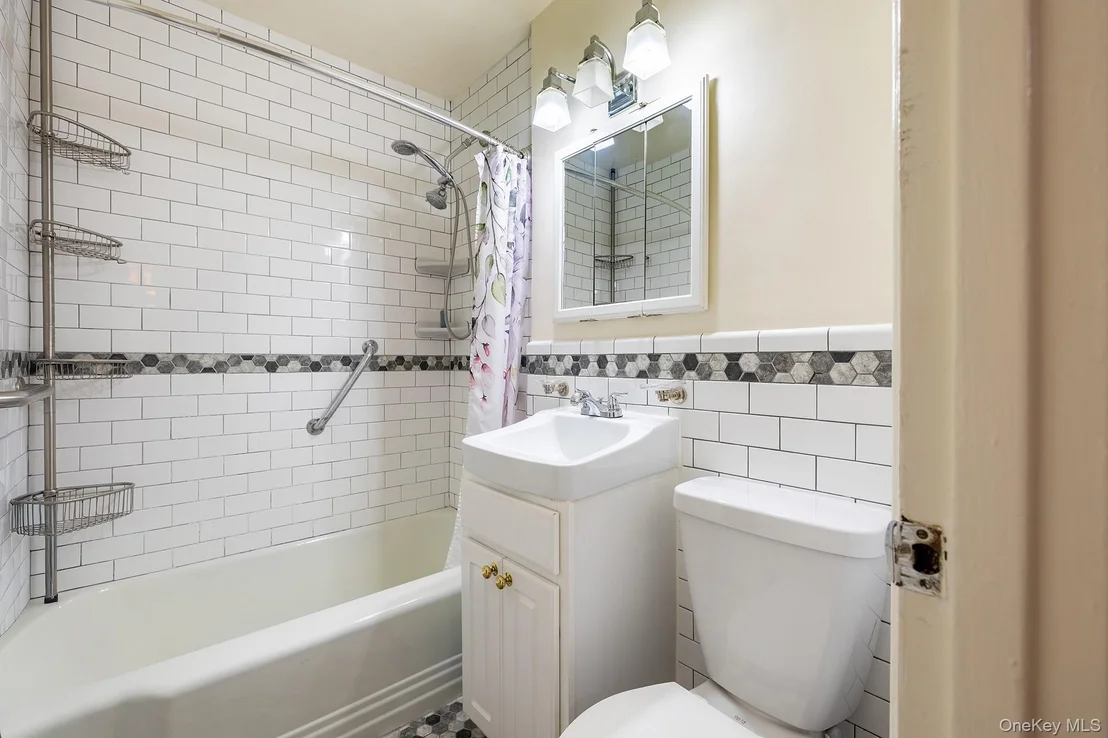 Photo of Unit 4E at 55 Knolls Crescent
