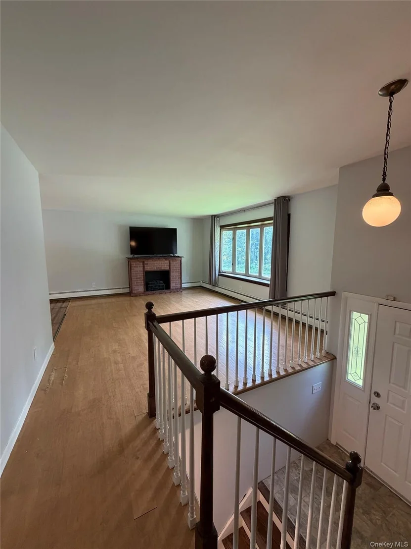 Photo of 230 Roosevelt Road