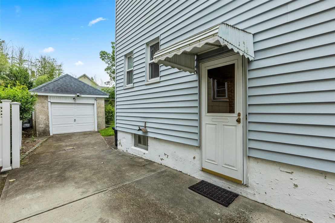 Photo of 72 Putnam Avenue