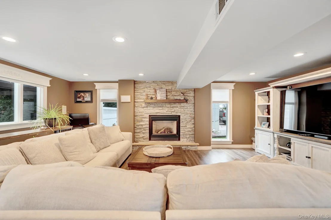 Photo of 2817 Riverside Drive