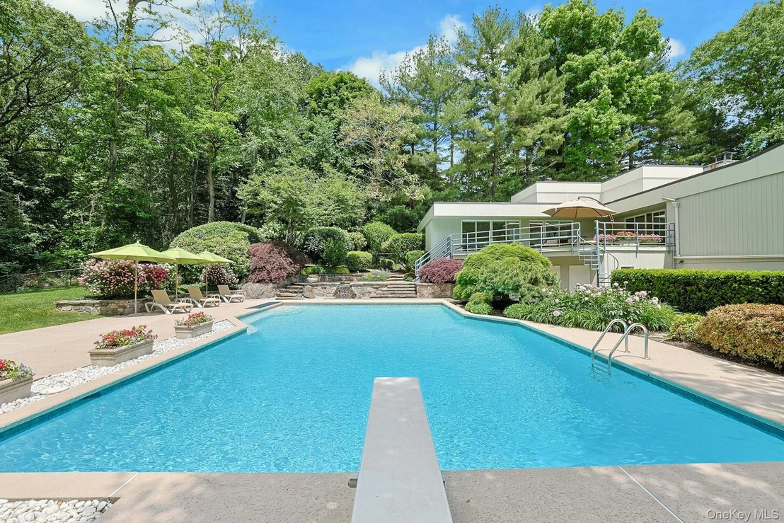 Photo of 10 Cypress Point Drive