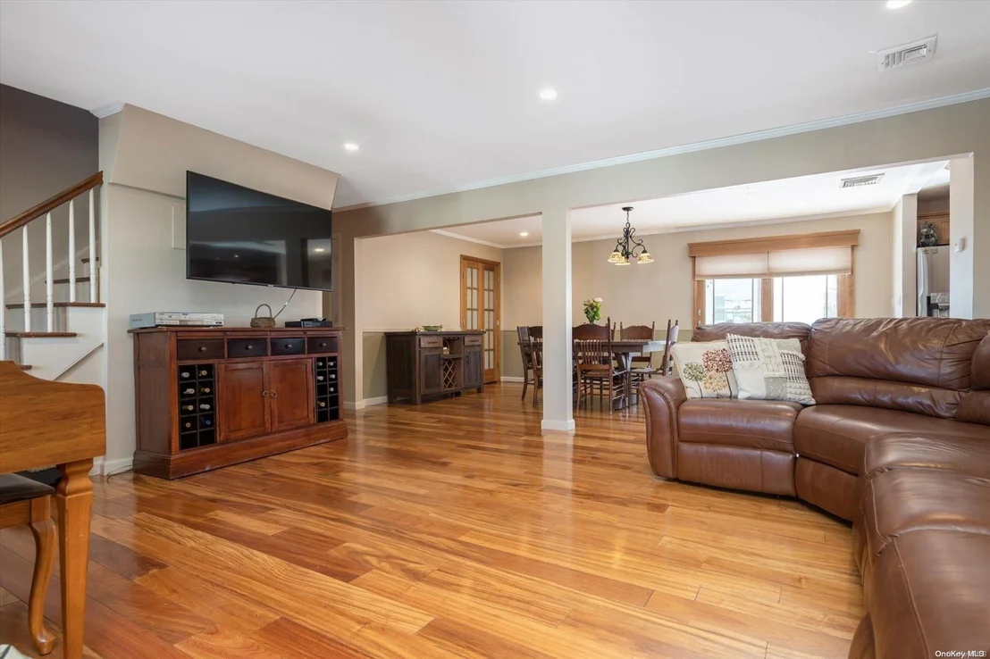 Photo of 467 Freeman Avenue