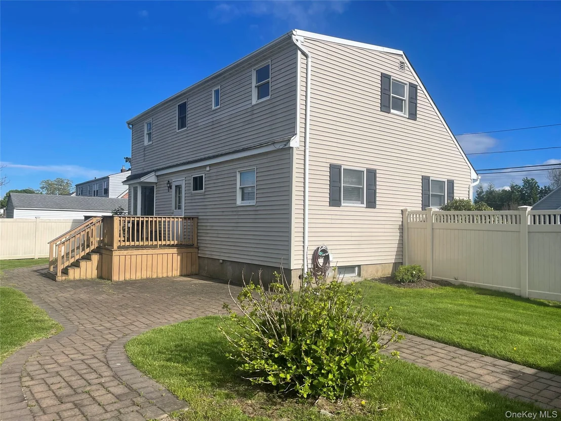 Photo of 33 Maple Avenue