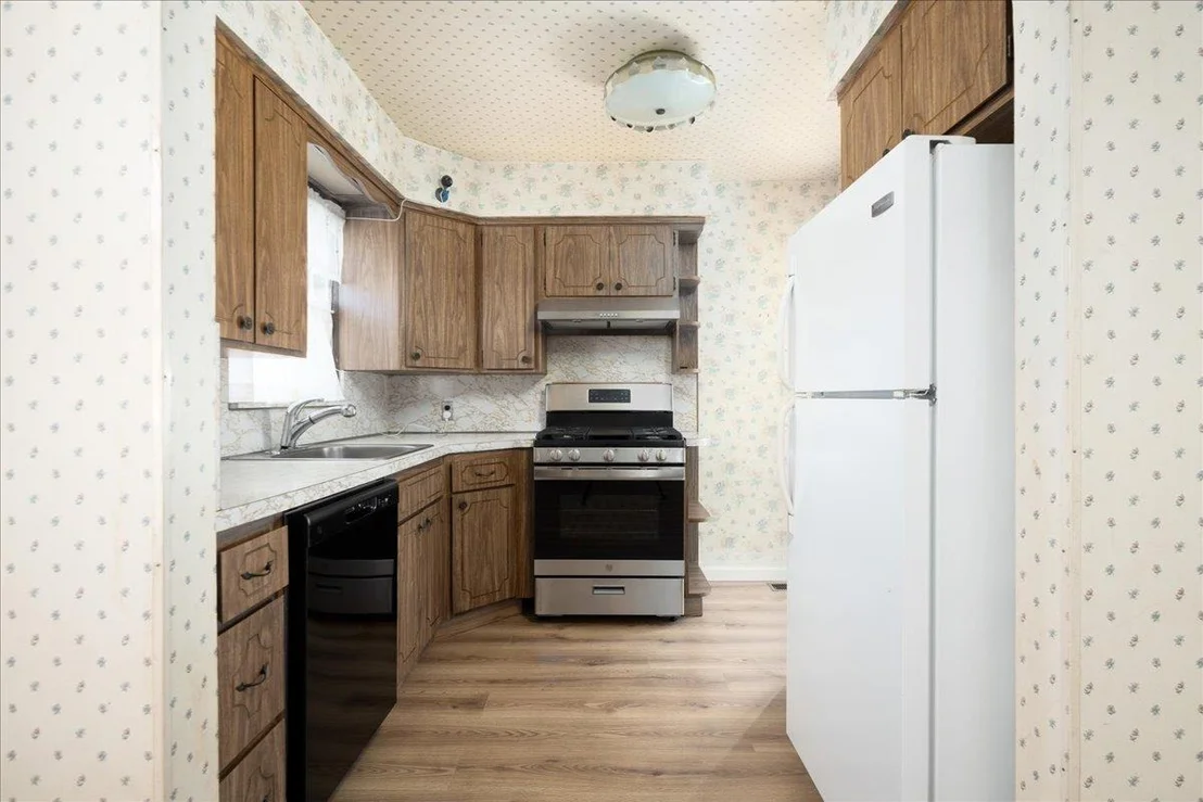 Photo of 948 Center Drive