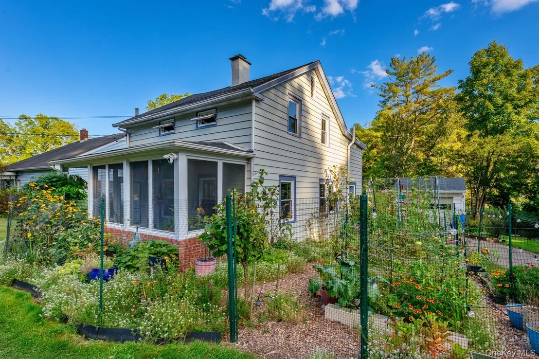 Photo of 140 Linderman Avenue