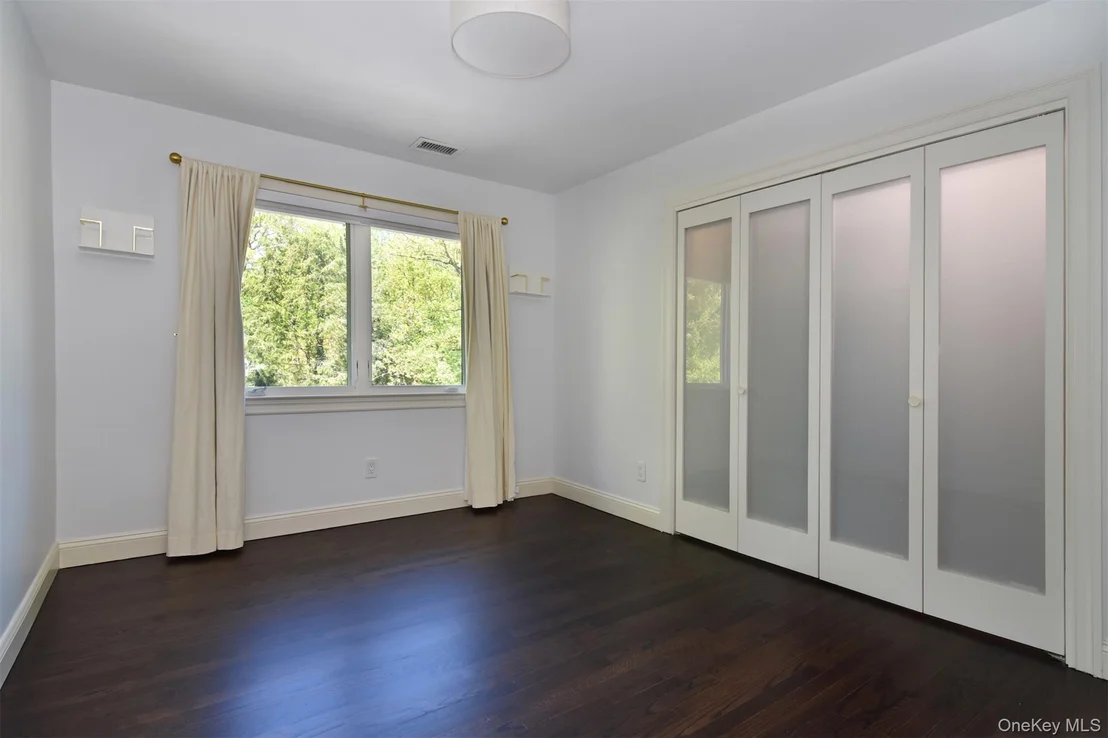 Photo of 8 Shoreview Circle
