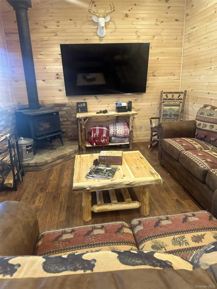 Photo of 989 Chiloway Road