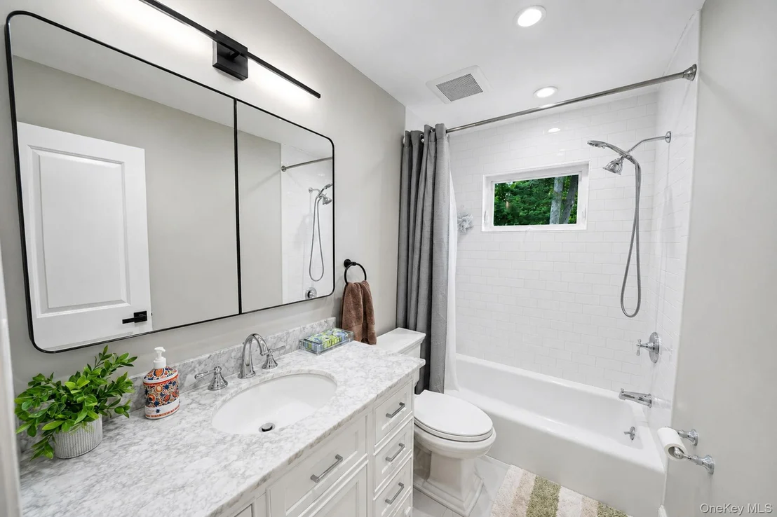 Photo of 8 Gedney Avenue