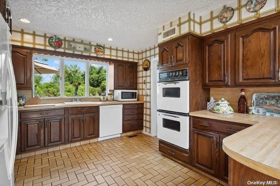 Photo of 30 Thixton Drive