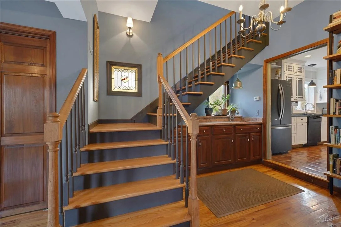 Photo of 323 Lakeside Road