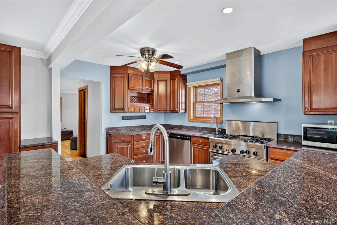 Photo of 75 Maple Street