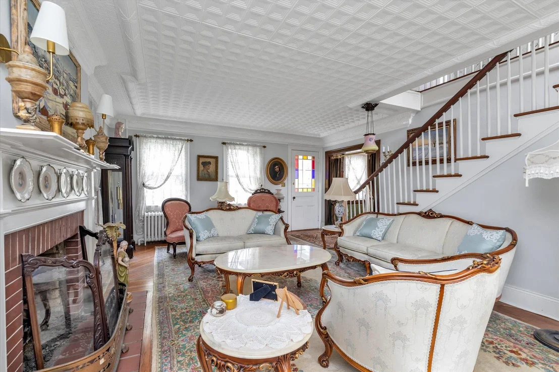 Photo of 2485 Park Avenue