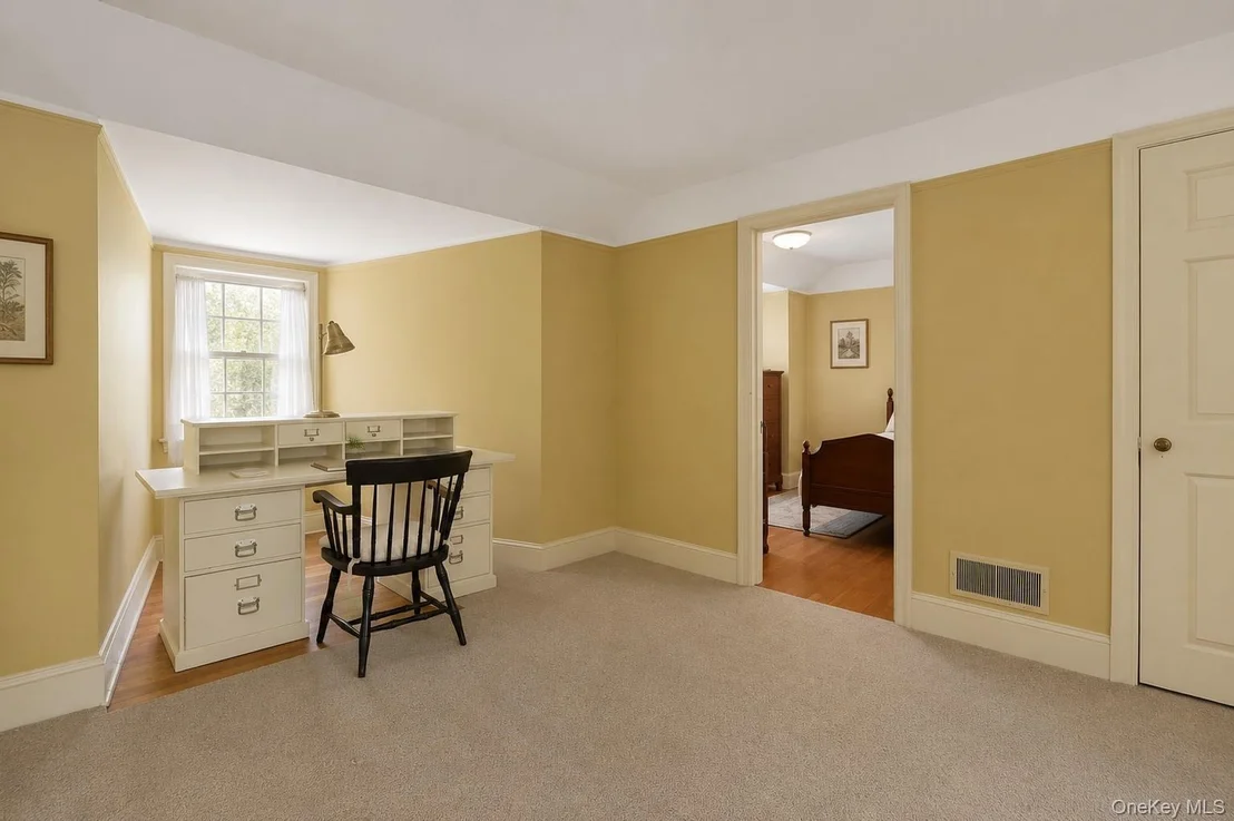 Photo of 982 Bradley Parkway