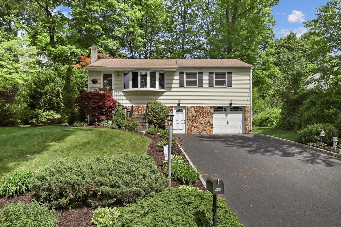Photo of 130 Putnam Road