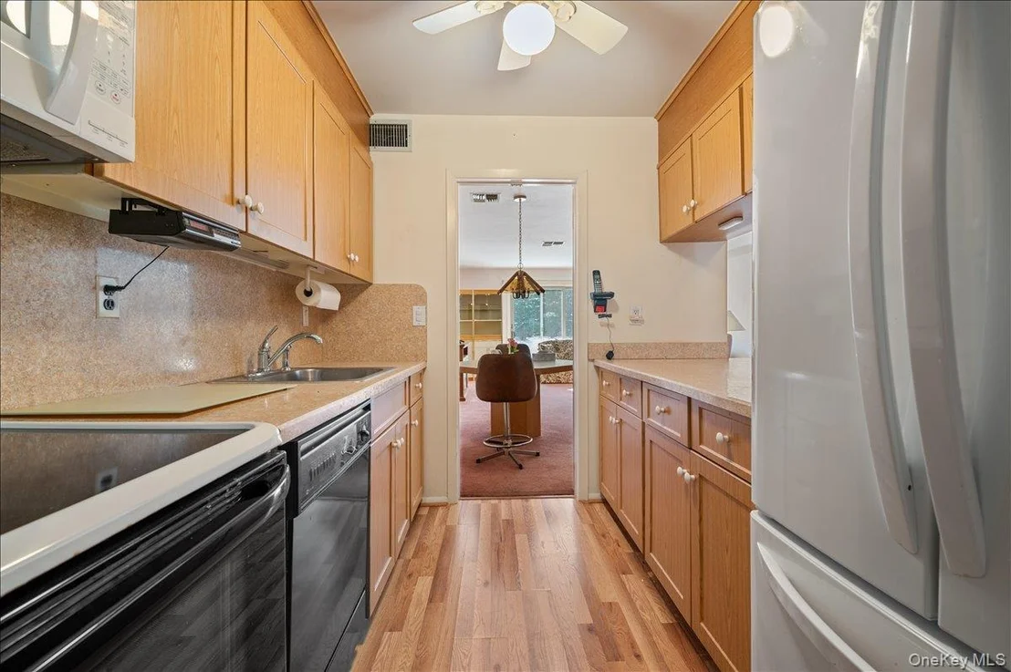 Photo of Unit 607 at 2355 Pershing Boulevard