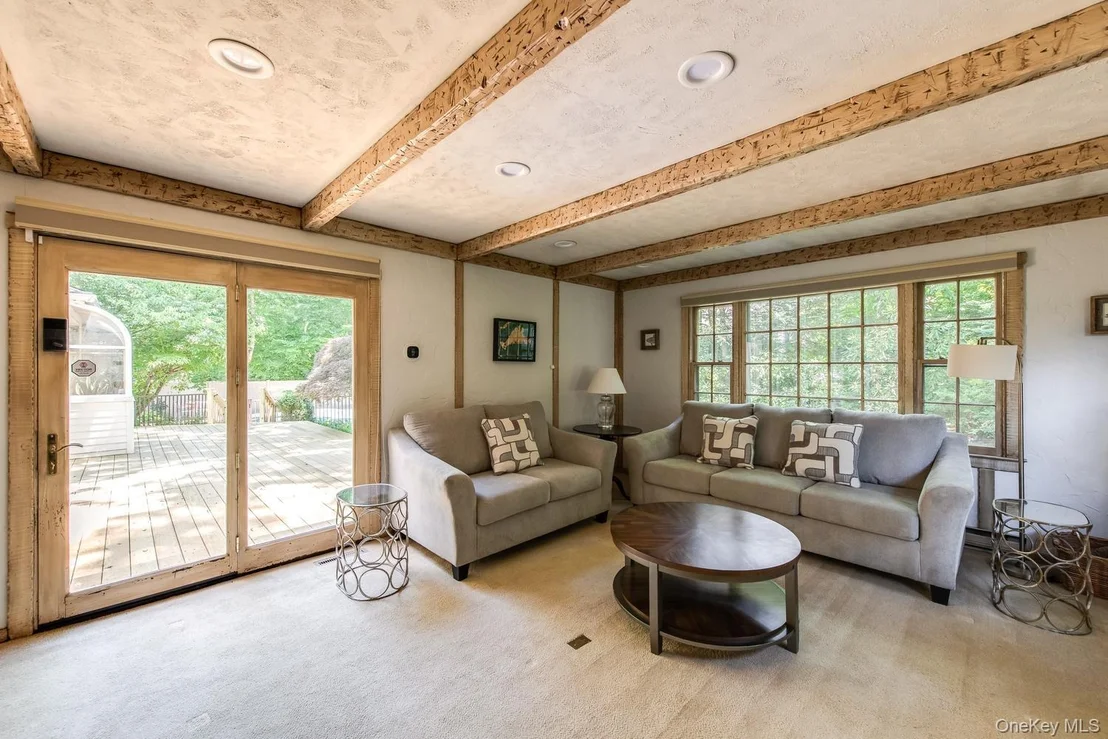 Photo of 44 Pleasant Ridge Drive