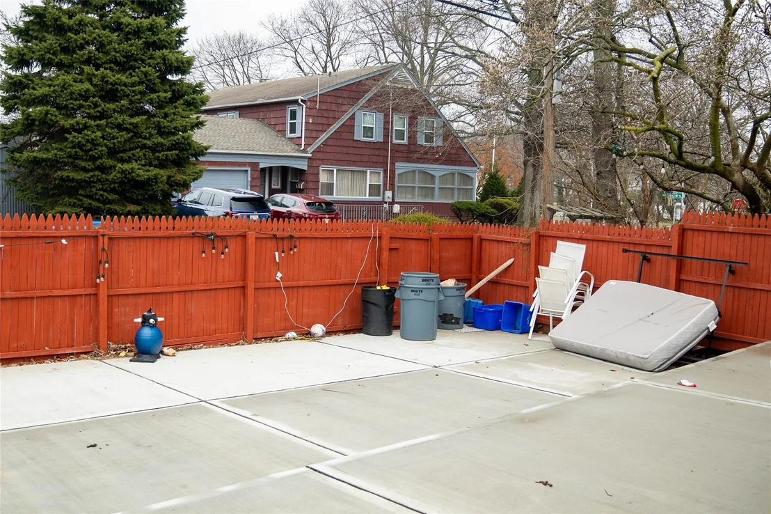 Photo of 2 Circle Drive E