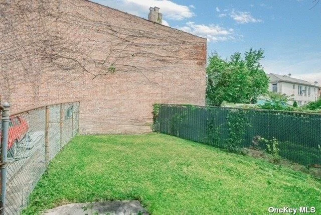 Photo of 1071 Blake Avenue