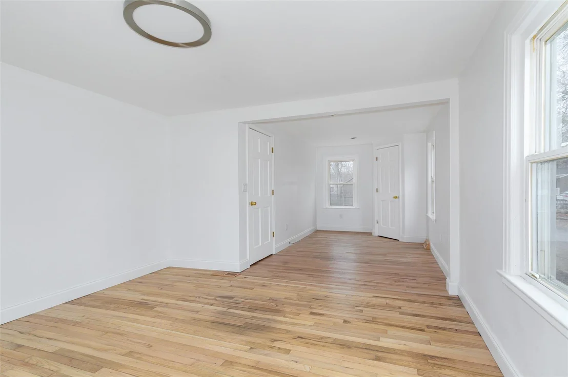 Photo of 305 Violet Avenue
