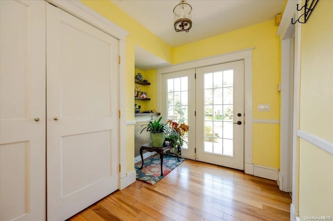 Photo of 238 Bay Avenue