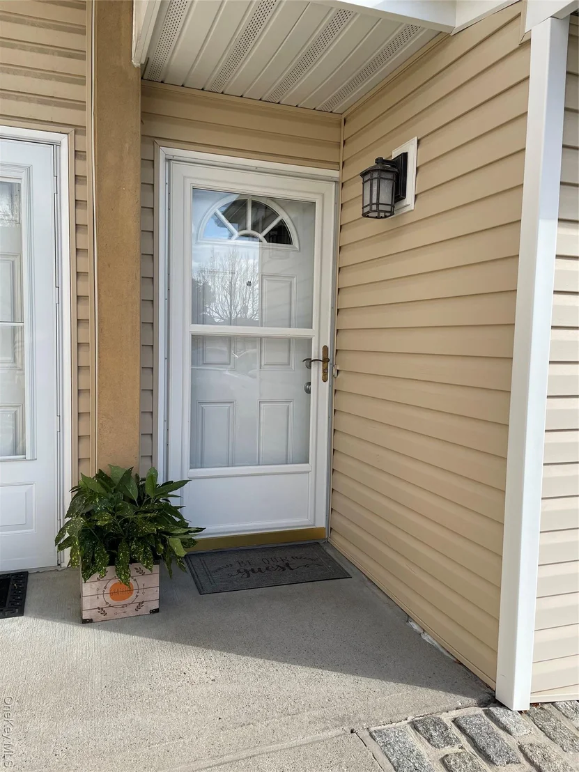 Photo of Unit 504 at 2355 Pershing Boulevard
