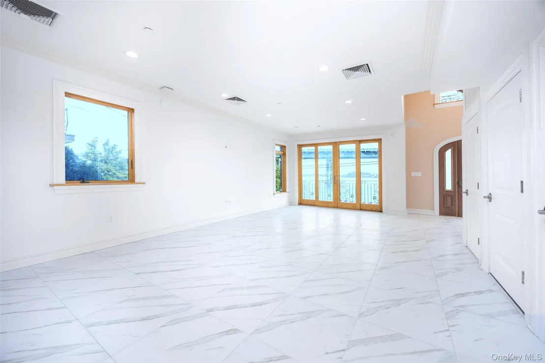 Photo of 10-42 Utopia Parkway
